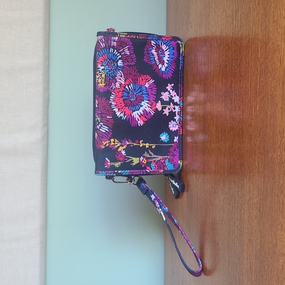 Vera Bradley RFID 3-in-1 Crossbody - Midnight Wildflowers - Picture 1 of 2